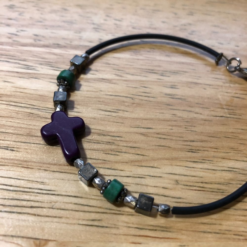 UNISEX WOOD CROSS BLACK PLUM GREEN BEAD BRACELET